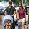 Exclusif - Robert Downey Jr. se promène avec sa femme Susan et leur fils Exton à Boston, le 10 août 2013.