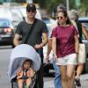 Exclusif - Robert Downey Jr. se promène avec sa femme Susan et leur fils Exton dans les rues de Boston, le 10 août 2013.