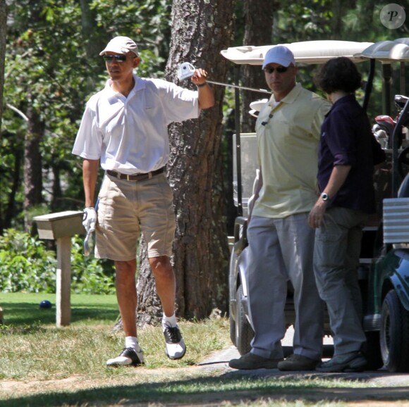 Barack Obama s'offre une partie de golf sur le Farm Neck Golf Club de Oak Bluffs, le 11 août 2013 pour débuter ses vacances
