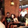 Lady Gaga s'éclate au bar The Abbey à West Hollywood, Los Angeles. Le 11 août 2013