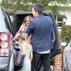 Ben Affleck emmène ses filles Violet et Seraphina à Pacific Palisades avec leur chien, à Los Angeles, le 13 août 2013