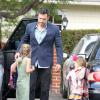 Ben Affleck emmène ses filles Violet et Seraphina à Pacific Palisades avec leur chien, à Los Angeles, le 13 août 2013