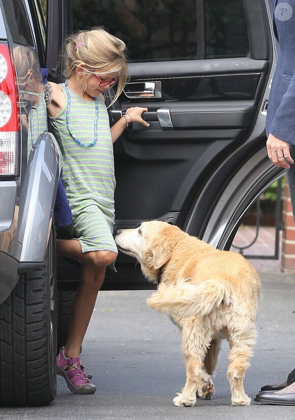 Ben Affleck emmène ses filles Violet et Seraphina à Pacific Palisades avec leur chien, à Los Angeles, le 13 août 2013