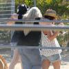 Debbie Rowe avec sa fille Paris Jackson dans un ranch de Palmdale, le 26 mai 2013. L'ex-épouse de Michael Jackson était appelée à témoigner au procès d'AEG les 14 et 15 août.