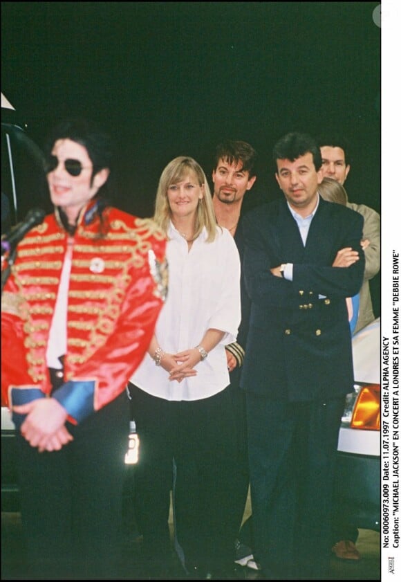Debbie Rowe et Michael Jackson en juillet 1997