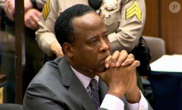 Le docteur Conrad Murray au tribunal de Los Angeles le 29 novembre 2011, apprenant sa condamnation à quatre ans de prison ferme pour l'homicide involontaire de Michael Jackson.