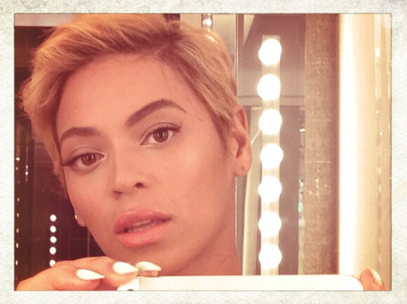 Beyoncé ose la métamorphose avec une coupe courte et blonde