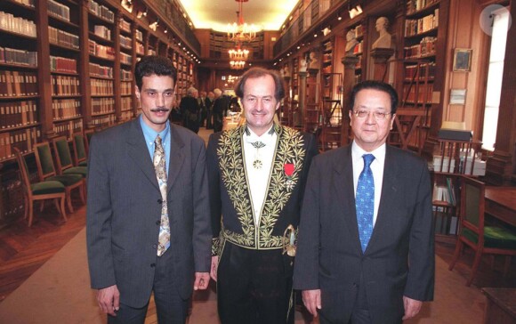 Jean-Marie Rouart, Omar Raddad et Jacques Vergès à Paris le 13 novembre 1998.