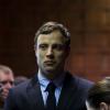 Oscar Pistorius, le visage fermé, s'est présenté au tribunal de Pretoria lundi 19 août 2013, pour entendre les charges retenues contre lui et la date de son procès. Le champion sera jugé pour meurtre avec préméditation et port illégal d'armes du 3 au 20 mars 2014.
