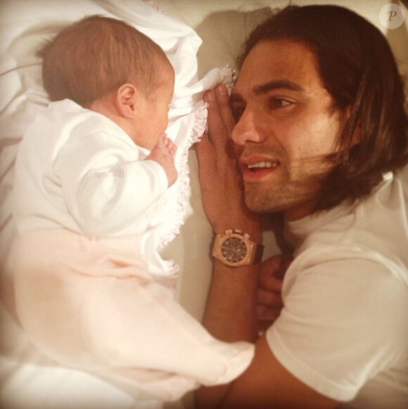 Photo de Falcao et sa petite Dominique postée sur Instagram par le joueur le 17 août 2013.