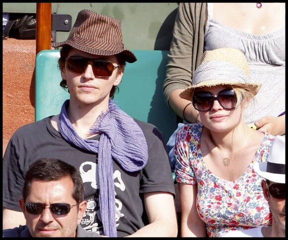 Raphaël et Mélanie Thierry en couple à Roland-Garros 2010.