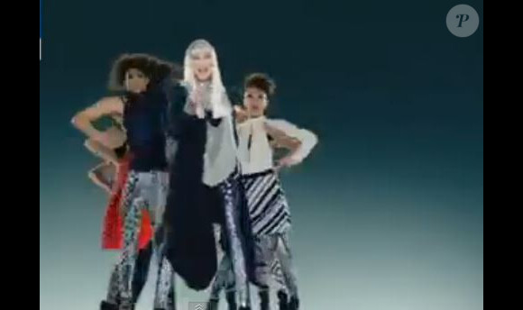 La chanteuse Cher dans le clip de son nouveau titre Woman's World.
