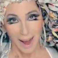 Cher : Excentrique en perruques de mauvais goût pour le clip ''Woman's World''