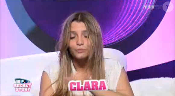 Clara dans la quotidienne de Secret Story 7 sur TF1 le mercredi 21 août 2013