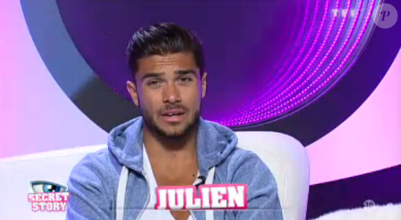 Julien dans la quotidienne de Secret Story 7 sur TF1 le mercredi 21 août 2013