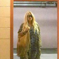 Jessica Simpson : Jeune maman en forme(s) et gaga de sa craquante Maxwell