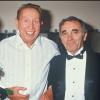 Charles Trénet et Charles Aznavour avec Sabine Azema en septembre 1987 lors d'un spectacle du Fou chantant