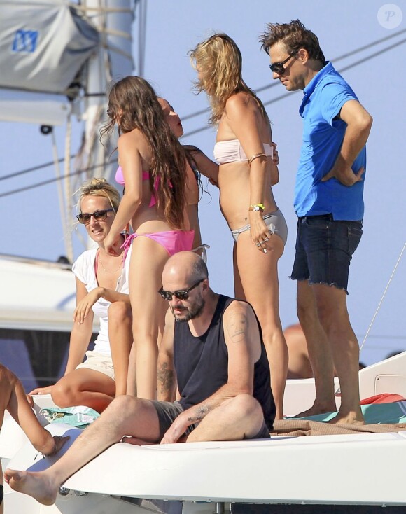 Exclusif - La jolie Kate Moss, sa fille Lila Grace et son mari Jamie Hince passent leurs vacances a Formentera avec des amis. Le 14 aout 2013