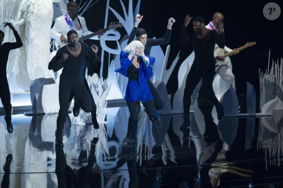 Lady Gaga sur la scène des MTV Video Music Awards 2013 à New York, le 25 août 2013.