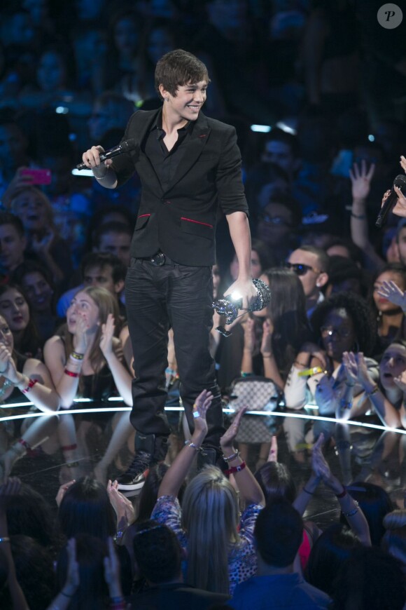 Austin Mahone sur la scène des MTV Video Music Awards 2013 à New York, le 25 août 2013.