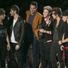 Les groupes One Direction et Vampire Weekend sur la scène des MTV Video Music Awards 2013 à New York, le 25 août 2013.
