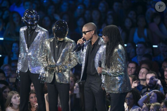 Daft Punk, Pharrell Williams et Nile Rodgers sur la scène des MTV Video Music Awards 2013 à New York, le 25 août 2013.