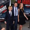 Ethan Hawke avec les deux enfants de son ancien couple formé avec Uma Thurman, Maya Hawke et Levon Hawke à la première de Getaway à Westwood, Los Angeles,le 26 août 2013.