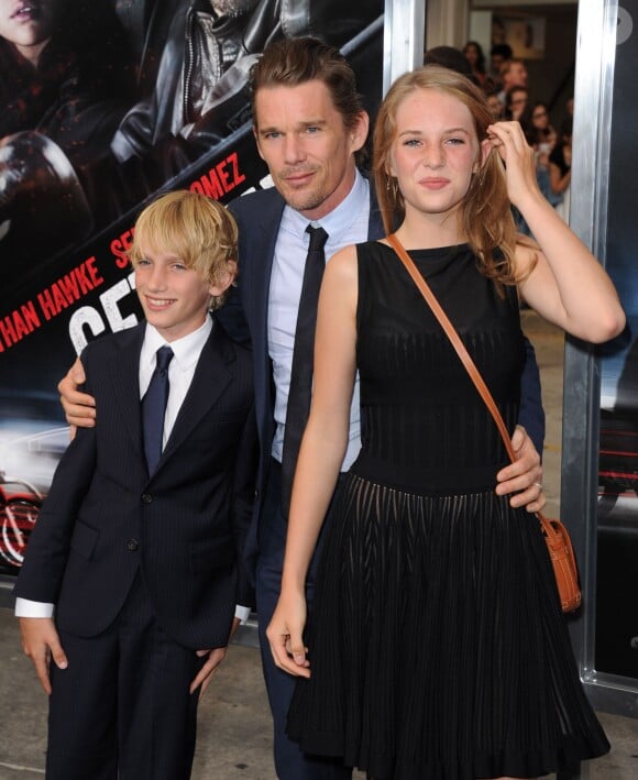 Ethan Hawke et ses enfants à la première de Getaway à Westwood, Los Angeles, le 26 août 2013.