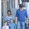 Will Arnett se promène avec ses fils Archie et Abel, à Los Angeles, le 25 août 2013.