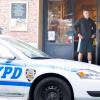 Alec Baldwin se dispute violemment avec le paparazzi Paul Adao, ancien du "New York Post", à New York, le 27 août 2013.