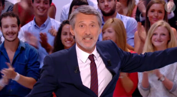 Antoine de Caunes dans Le Grand Journal de Canal+ le lundi 26 août 2013