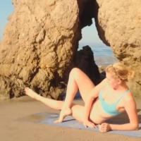 Ireland Baldwin : Addict à la gym, elle s'exerce en bikini sur la plage !