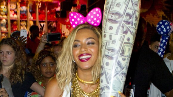 Beyoncé : Minnie bling-bling au parc d'attractions pour son prochain clip !