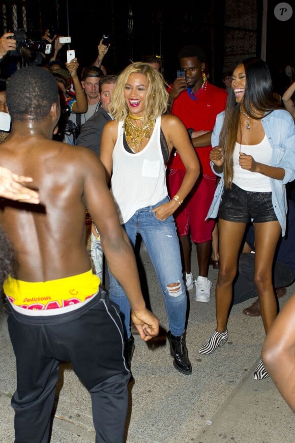 Beyoncé s'éclate au parc d'attractions de Coney Island pour le tournage de son clip à New York, le 29 août 2013.