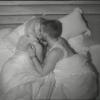 Vincent et Stéphanie s'embrassent dans la love room dans Secret Story 7
