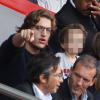 Jean Sarkozy avec Solal lors de la rencontre de Ligue 1 entre le PSG et Guingamp (2-0), au Parc des Princes, le 31 août 2013.