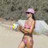 Alessandra Ambrosio en pleine partie de beachvolley à Los Angeles, le 31 août 2013.