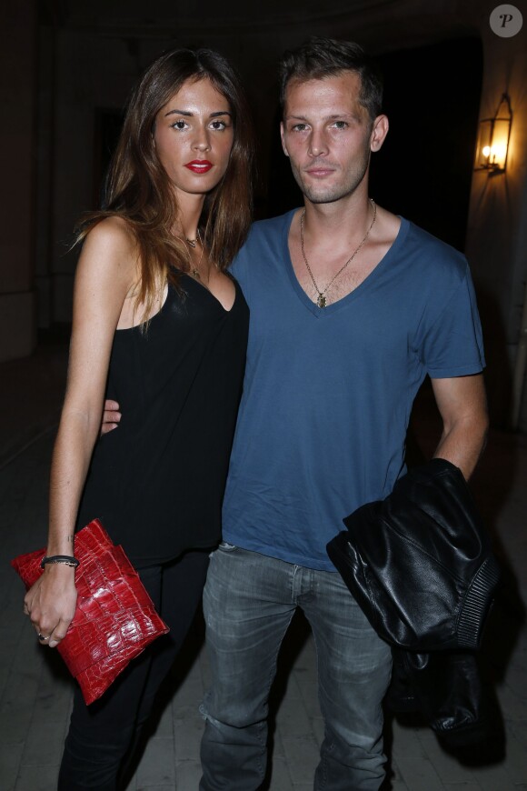 Nicolas Duvauchelle et sa compagne Laura Isaaz au lancement de la nouvelle version du magazine "Lui", avenue Foch à Paris, le 3 septembre 2013.