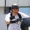 Charlie Hunnam en moto à Beverly Hills, Los Angeles, le 30 août 2013.