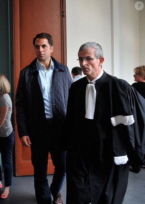 Thomas Menant (L'Amour est dans le pré 8) et son avocat, au tribunal d'Amiens, le vendredi 6 septembre 2013.