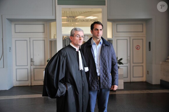 L'agriculteur Thomas Menant (L'Amour est dans le pré 8) et son avocat, au tribunal d'Amiens, dans la Somme, le vendredi 6 septembre 2013.