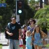Peter Facinelli avec ses filles Lola et Fiona après une journée d'école, à Los Angeles le 6 septembre 2013