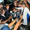 Victoria Beckham, assaillie par les photographes et les curieux, arrive au restaurant Balthazar dans le quartier de SoHo. New York, le 8 septembre 2013.