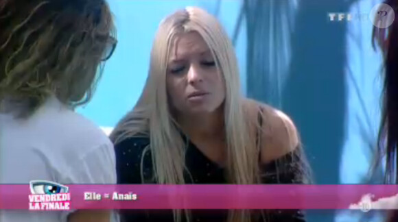 Alexia parle à Eddy et Tara dans la quotidienne de Secret Story 7 sur TF1 le lundi 9 septembre 2013