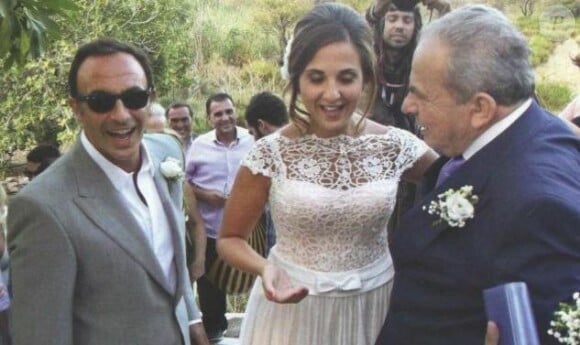Nikos Aliagas au mariage de sa soeur adorée Maria sur l'île paradisiaque de Kéa, située dans le Sud de la Grèce, week-end du 7 septembre 2013.