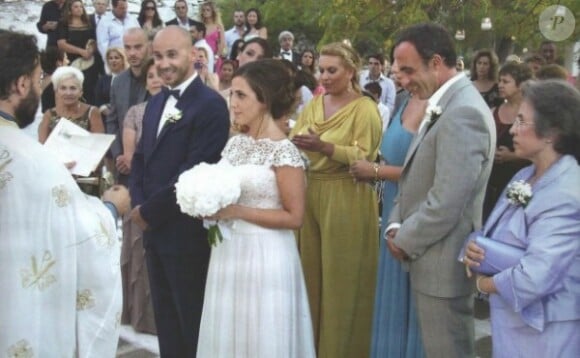 Nikos Aliagas au mariage de sa soeur adorée Maria sur l'île de Kéa, située dans le Sud de la Grèce, week-end du 7 septembre 2013.