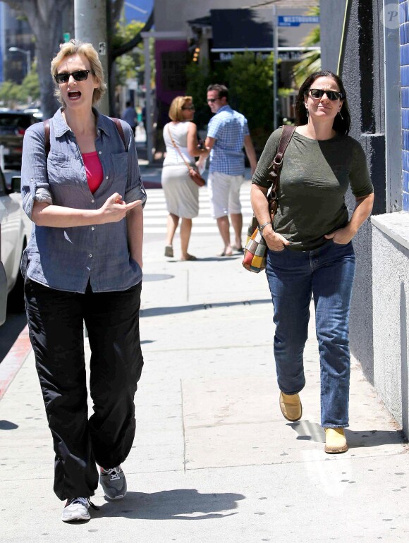 Jane Lynch et Lara Embry le 30 juillet 2013 à Los Angeles.