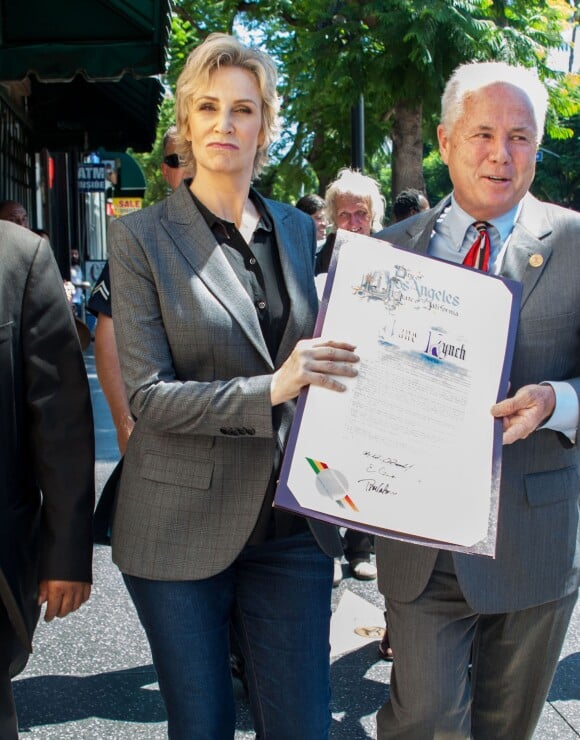 L'actrice Jane Lynch reçoit son étoile sur le Walk of Fame à Hollywood. Le 4 septembre 2013.