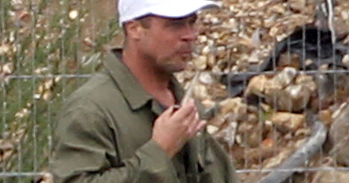 brad pitt cheveux mi long