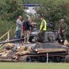 Exclusif - Prix Special - Brad Pitt apprend a conduire un tank sur le tournage de "Fury" au Royaume Uni le 3 septembre 2013.  Exclusive - For Germany call for price - Amazing pictures of Brad Pitt learning to drive a tank for his new film "Fury" in the English Countryside on September 3rd, 2013. Brad is being taught the art of driving an American World War 2 tank by a local instructor for his new film which starts filming next month.03/09/2013 - 
